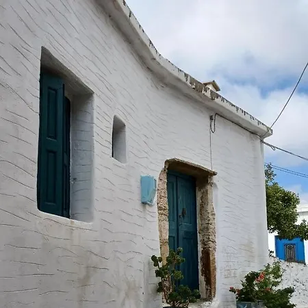 Rhykkes Farmhouse With View * Ano Sangrion